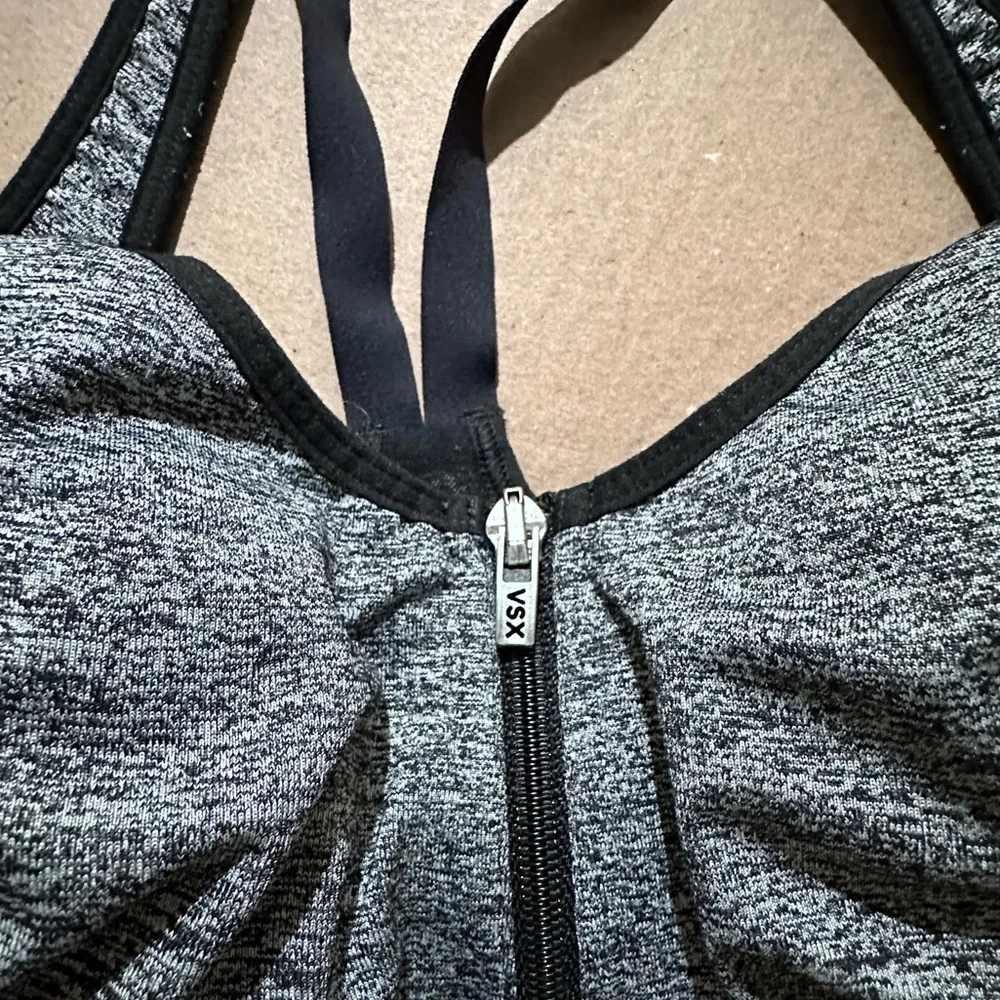 VICTORIAS SECRET SPORT VSX 32C GRAY SPORTS BRA HIGH IMPACT ZIP FRONT BLACK 32 C
